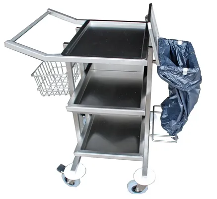 Carro de hospital con doble nivel, canastilla lateral y soporte para bolsa de residuos médicos.